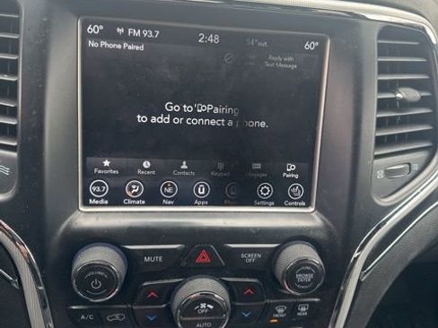 Used 2018 Jeep Grand Cherokee Limited image 11