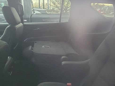 Used 2025 Chevrolet Traverse LT image 23