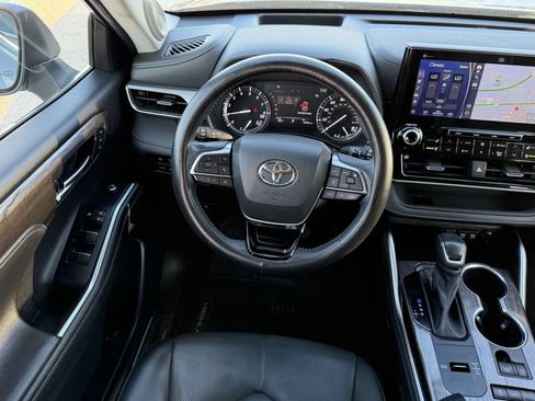 Used 2021 Toyota Highlander Platinum FWD image 14