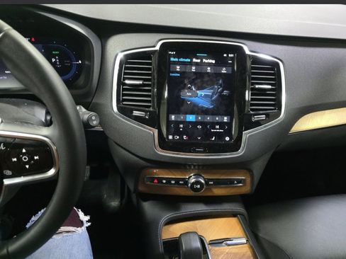 Used 2024 Volvo XC90 T8 Plus w/ Protection Package Premier image 10