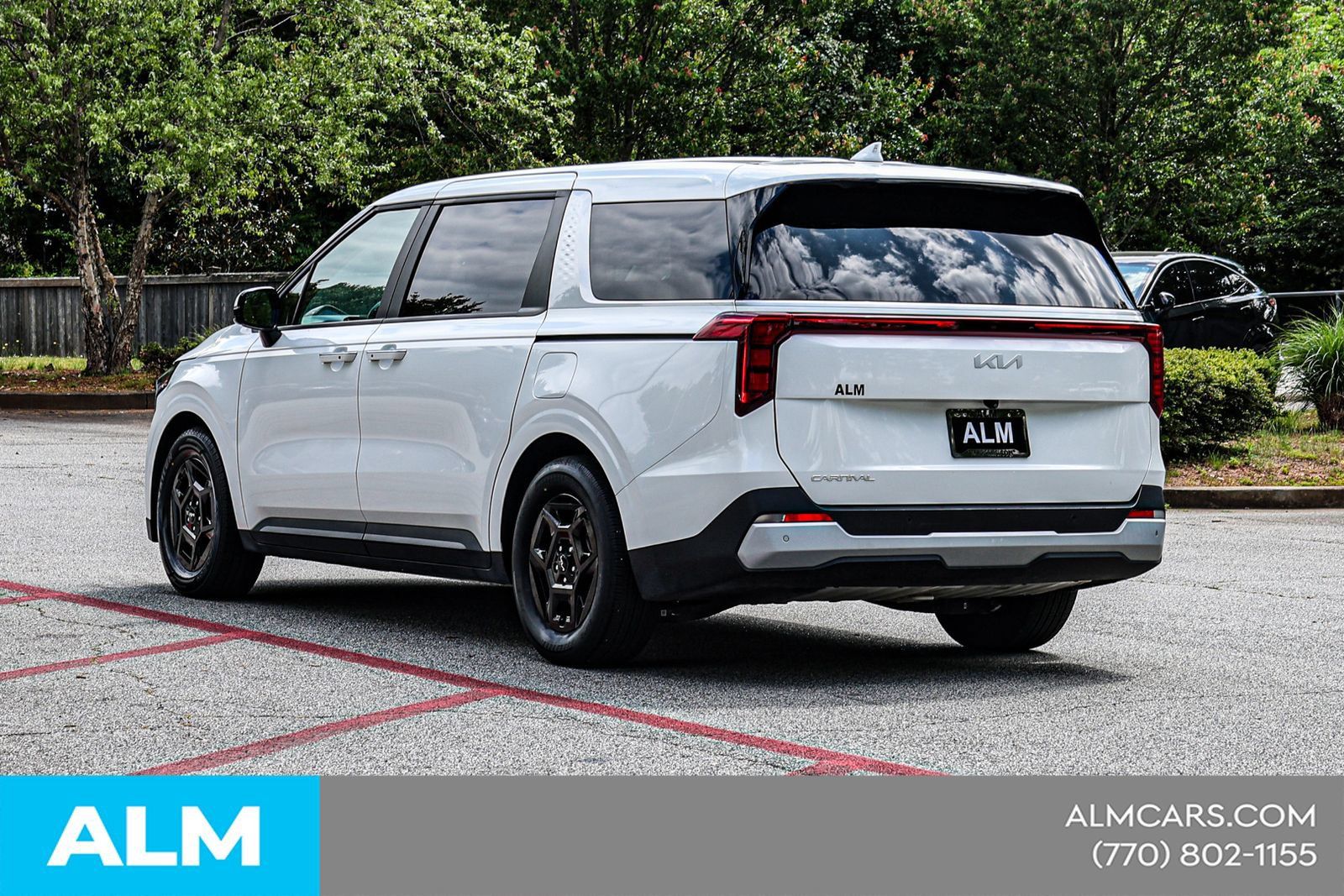 Used 2025 Kia Carnival FWD image 8