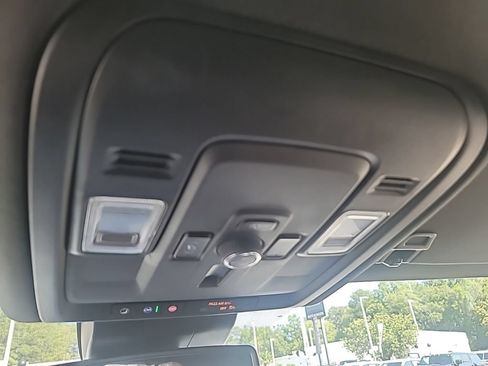 Used 2025 GMC Yukon Denali RWD image 27