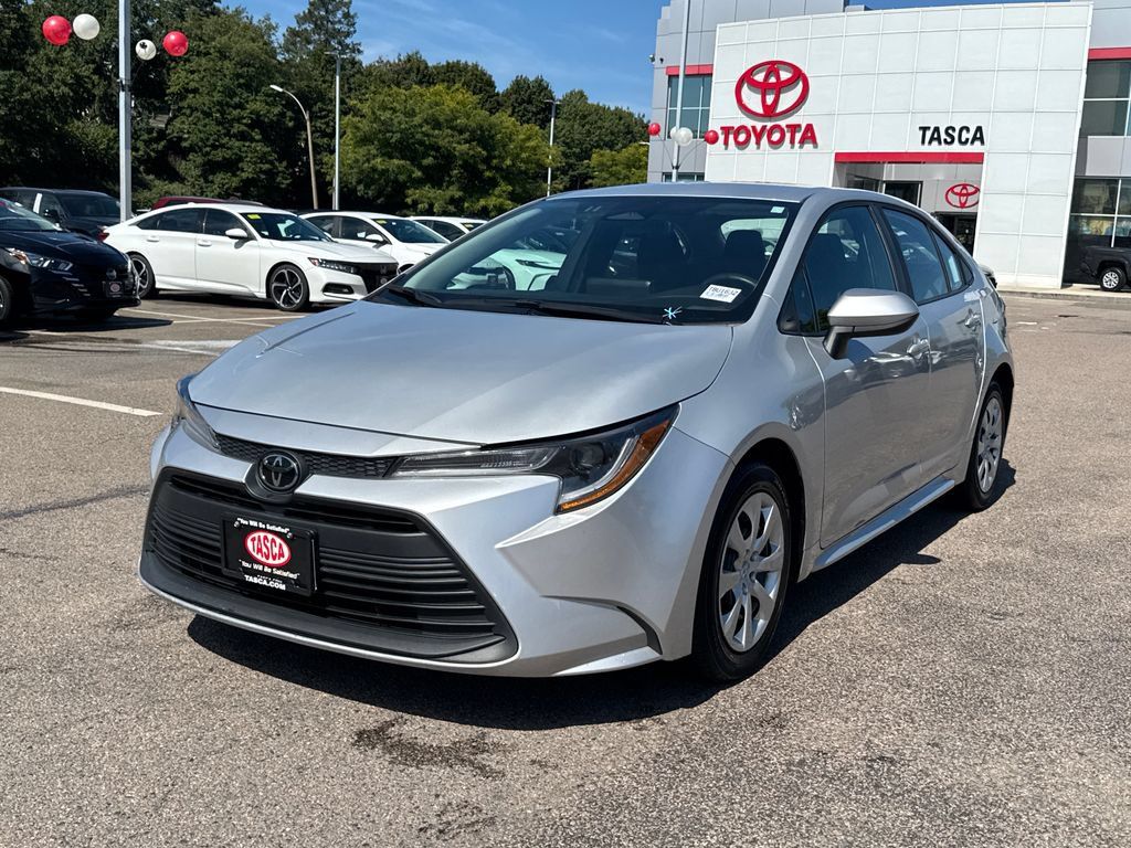 Used 2024 Toyota Corolla LE FWD image 3