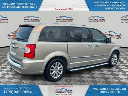 Used 2015 Chrysler Town & Country Limited Platinum FWD image 4