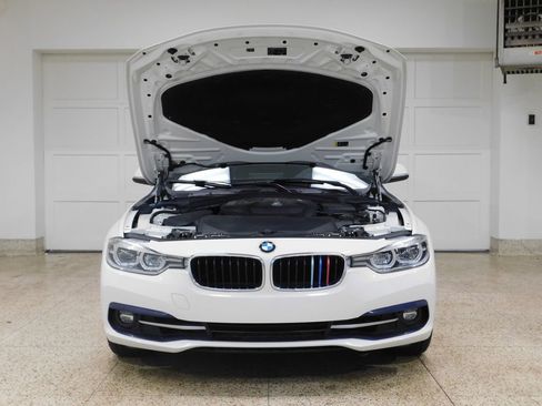 Used 2019 BMW 330i xDrive Wagon AWD/4WD image 12