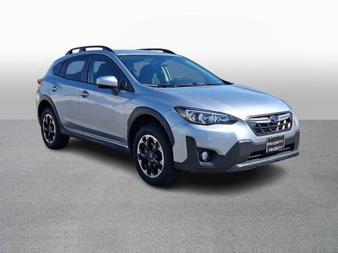 Used 2023 Subaru Crosstrek 2.0i Premium image 3