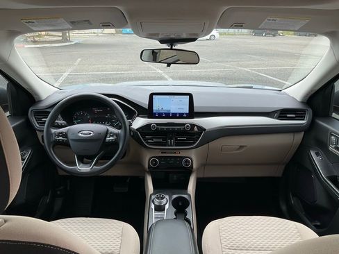 Used 2022 Ford Escape SE image 27