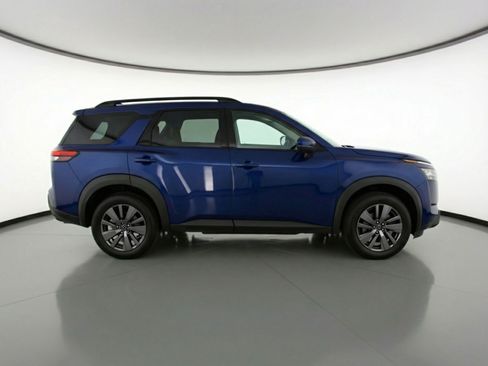 Used 2025 Nissan Pathfinder SV image 11