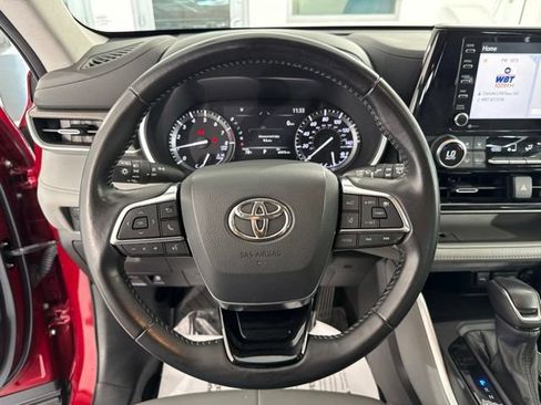 Used 2021 Toyota Highlander XLE FWD image 29
