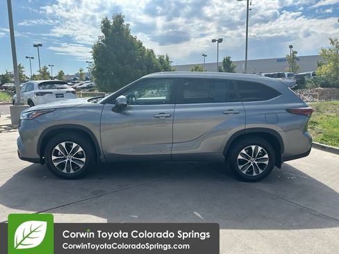 Used 2026 Toyota Highlander XLE AWD/4WD image 4