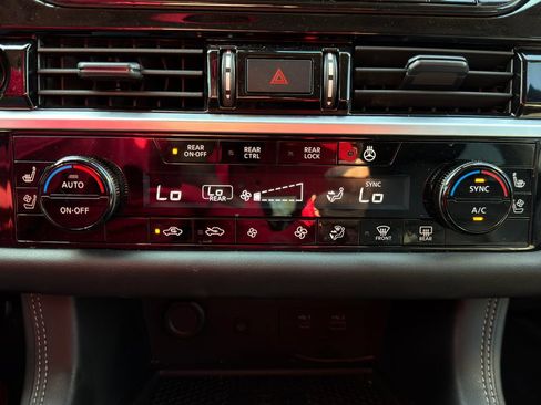 Used 2025 Nissan Pathfinder Platinum FWD image 35