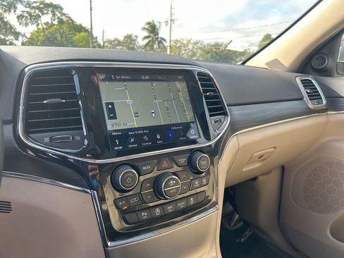 Certified 2022 Jeep Grand Cherokee Limited image 12