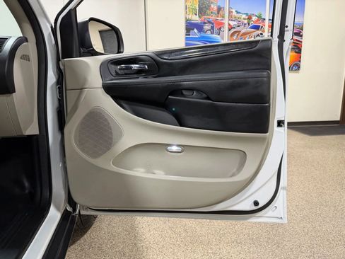 Used 2019 Dodge Grand Caravan SE image 37