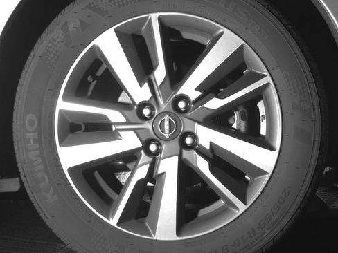 Used 2025 Nissan Versa SV image 12