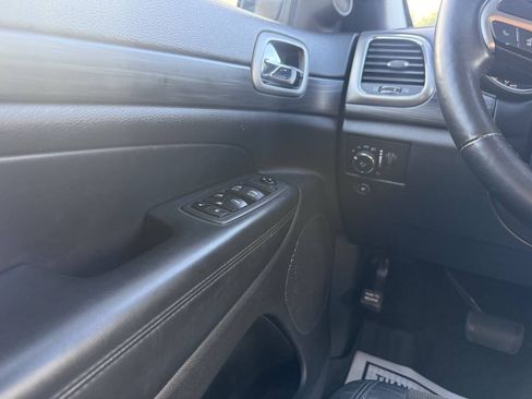 Used 2021 Jeep Grand Cherokee Laredo X RWD image 29