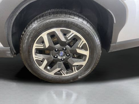 Used 2025 Subaru Forester Premium AWD/4WD image 23