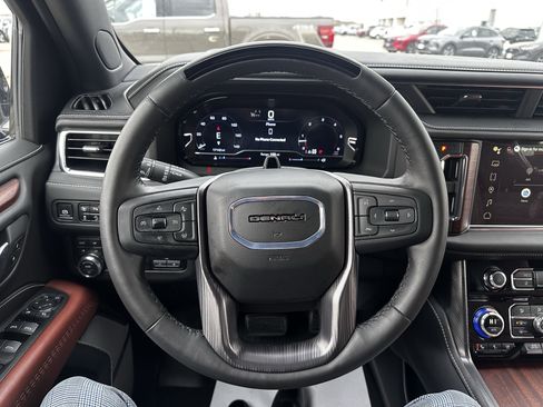 Used 2024 GMC Yukon XL Denali Ultimate image 9