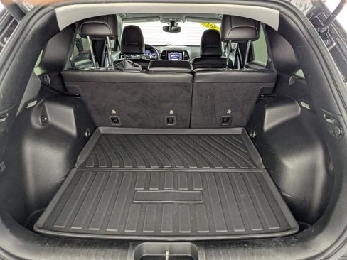 Used 2019 Jeep Cherokee Limited FWD image 24