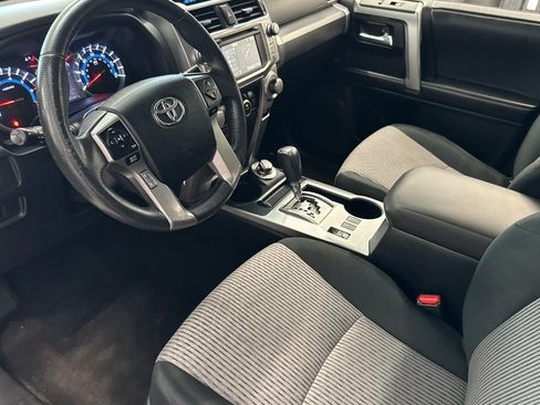 Used 2017 Toyota 4Runner SR5 AWD/4WD image 10
