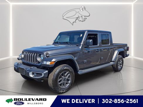 Used 2025 Jeep Gladiator Sport AWD/4WD image 1