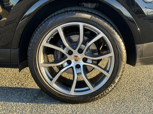 Used 2023 Porsche Cayenne image 13
