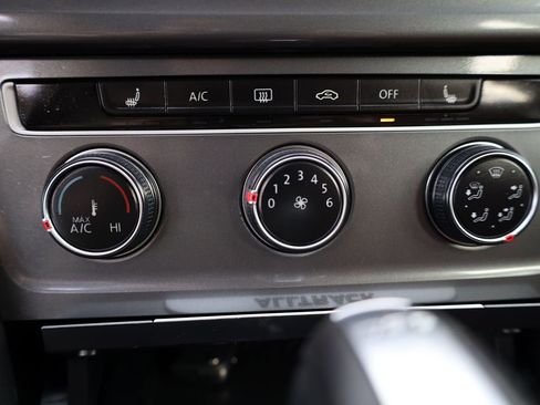 Used 2017 Volkswagen Golf S image 28