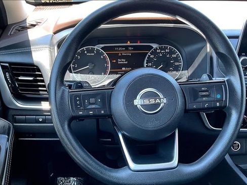 Certified 2023 Nissan Rogue SV FWD image 11