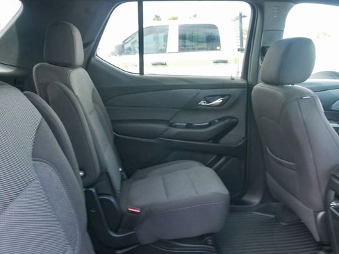 Used 2023 Chevrolet Traverse LT FWD image 15