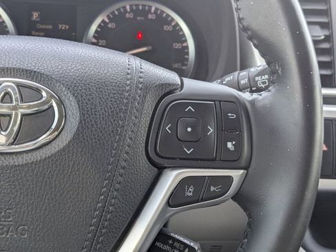 Used 2017 Toyota Highlander XLE image 29