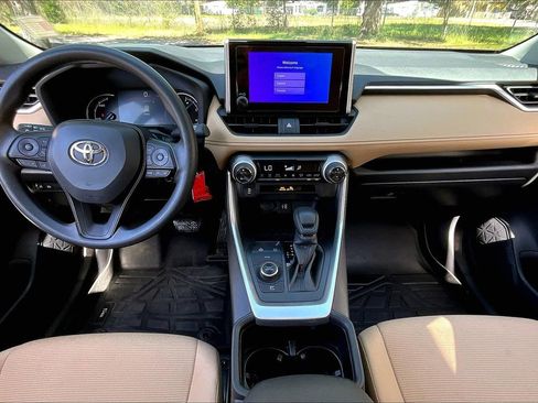 Used 2025 Toyota RAV4 LE image 7
