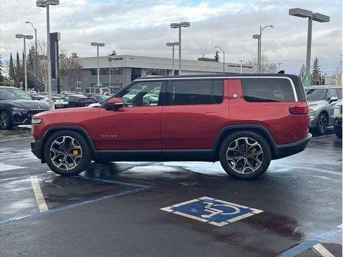Used 2022 Rivian R1S Launch Edition image 7