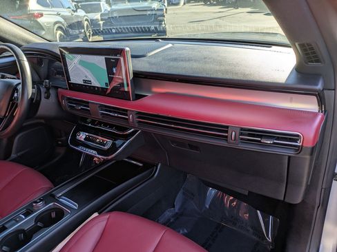 Used 2025 Lincoln Corsair Grand Touring image 33