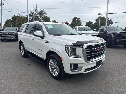 Used 2023 GMC Yukon SLT w/ SLT Premium Package image 7