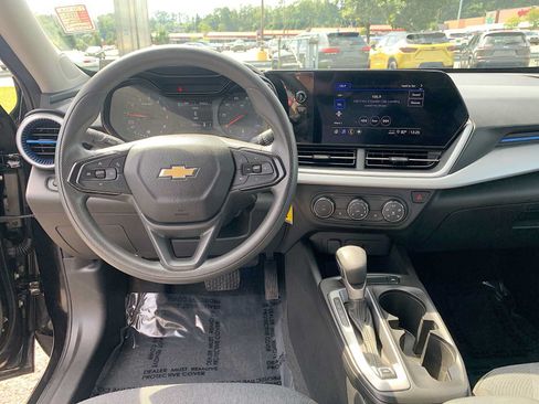Certified 2024 Chevrolet Trax LS w/ LS Convenience Package FWD image 18