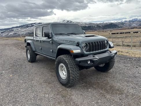 Used 2025 Jeep Gladiator Sport AWD/4WD image 12