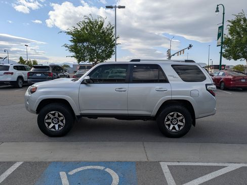 Used 2018 Toyota 4Runner TRD Off-Road AWD/4WD image 9
