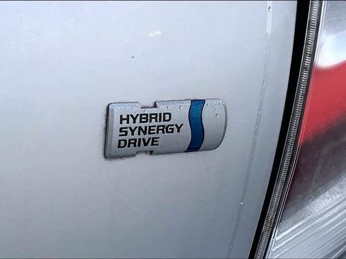 Used 2019 Toyota Prius C image 9