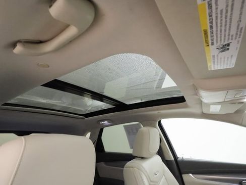 Used 2017 Cadillac XT5 Luxury w/ Driver Awareness Package image 25