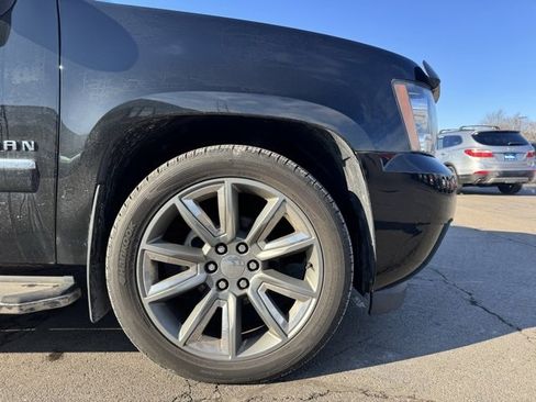 Used 2013 Chevrolet Suburban LTZ image 9