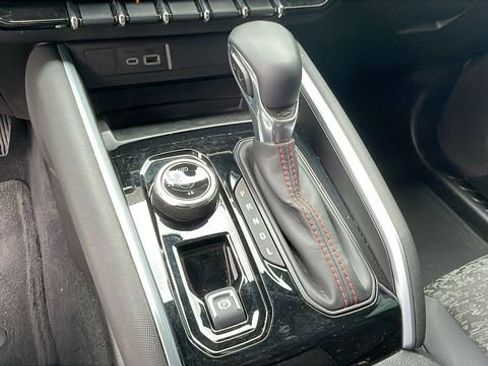 Used 2025 Chevrolet Colorado Z71 AWD/4WD image 15