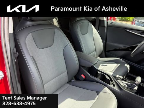 Certified 2025 Kia Niro EX FWD image 20