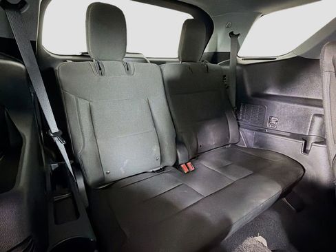 Used 2022 Ford Explorer XLT image 29