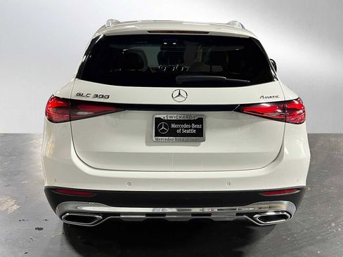Used 2023 Mercedes-Benz GLC 300 4MATIC image 4