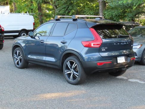 Used 2022 Volvo XC40 T5 R-Design w/ Climate Package AWD/4WD image 4
