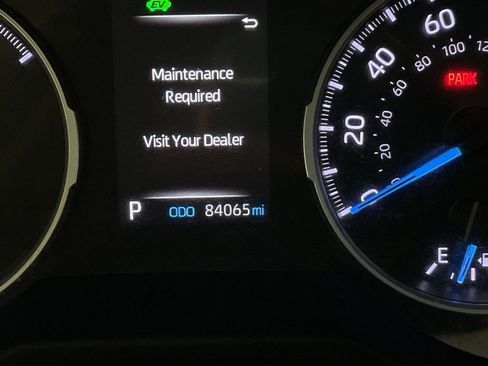 Used 2021 Toyota RAV4 LE image 37