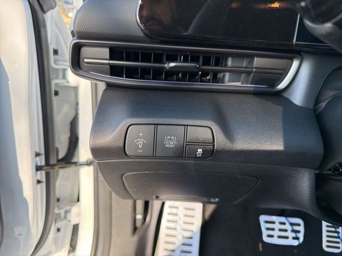 New 2025 Hyundai Elantra SEL FWD image 16