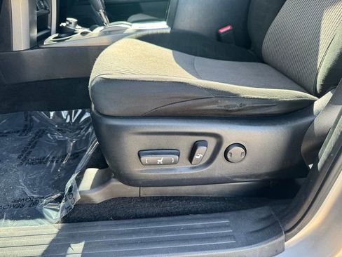 Used 2020 Toyota 4Runner SR5 AWD/4WD image 5