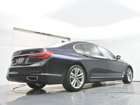 Used 2018 BMW 750i xDrive image 38