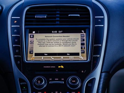 Used 2019 Lincoln Nautilus Select image 15