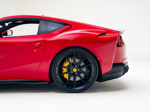Used 2019 Ferrari 812 Superfast image 15